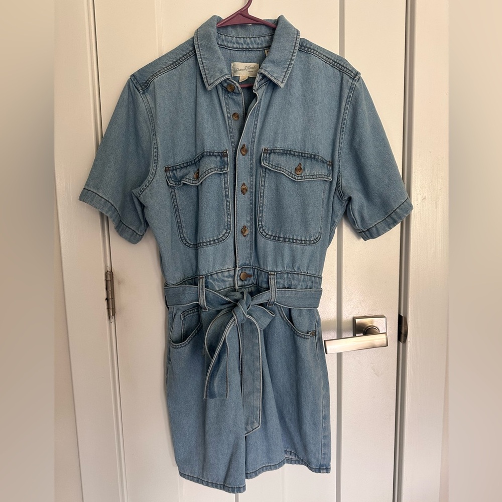 Universal Threads Denim Romper 

Size 10

Excellent condition